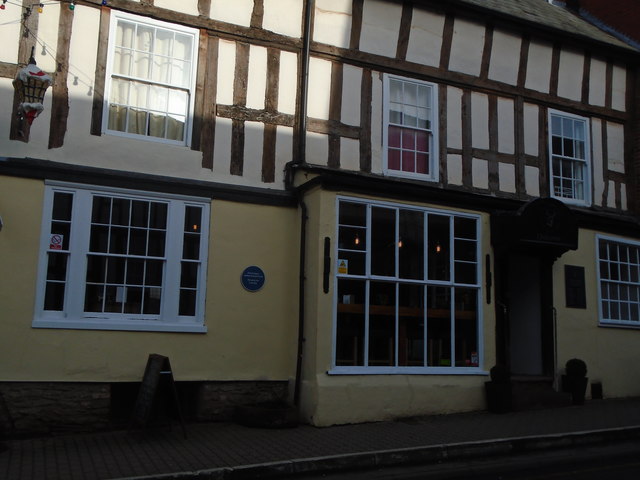 Former inn now licensed premises again