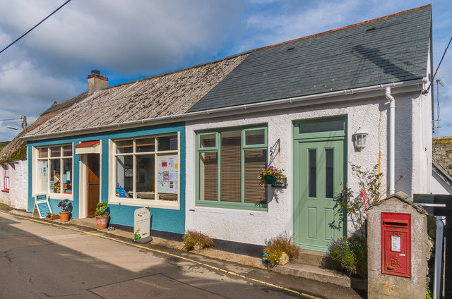 Coverack Village Stores © Ian Capper cc-by-sa/2.0 :: Geograph Britain ...