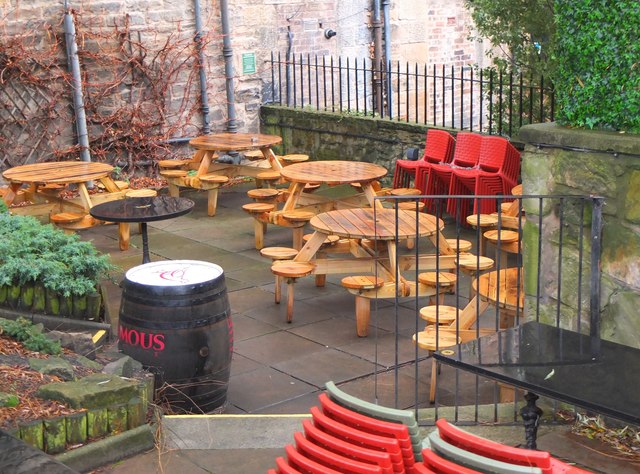 Outside seating by the Cumberland Bar, Edinburgh New Town