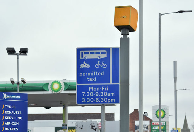 Bus lane sign, Ballyhackamore, Belfast (January 2018)