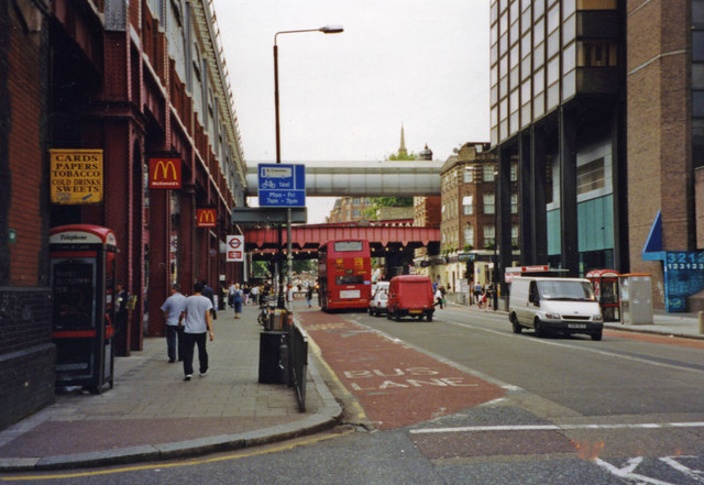 North up Waterloo Road between Waterloo Station and Waterloo East, 2002