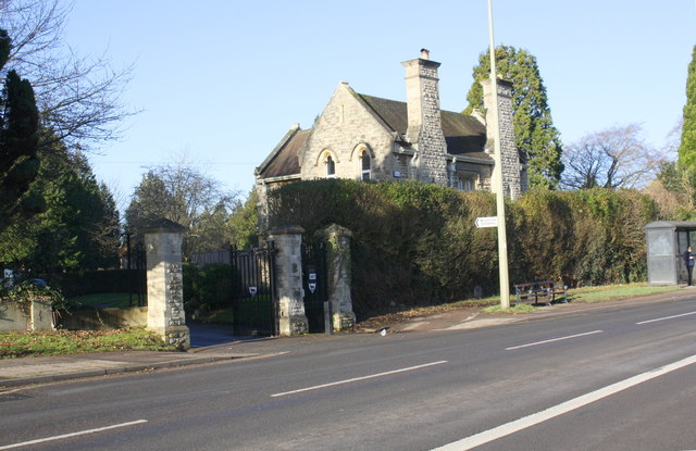 Entrance to Wolvercote Cemetery from Banbury Road