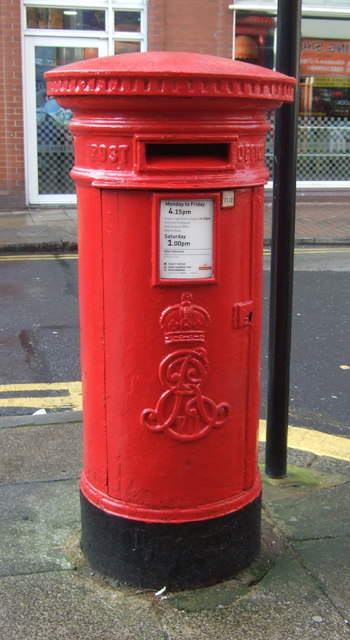 Edward VII postbox on Story Street, Hull