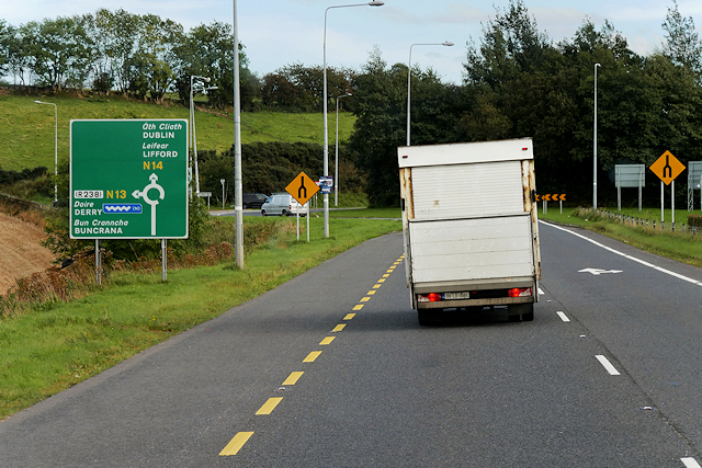 end-of-n13-n14-dual-carriageway-david-dixon-cc-by-sa-2-0-geograph