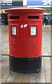 TA0928 : Double aperture Elizabeth II postbox on Jameson Street, Hull by JThomas