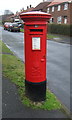 SE9825 : Elizabeth II postbox on Plantation Drive, North Ferriby by JThomas