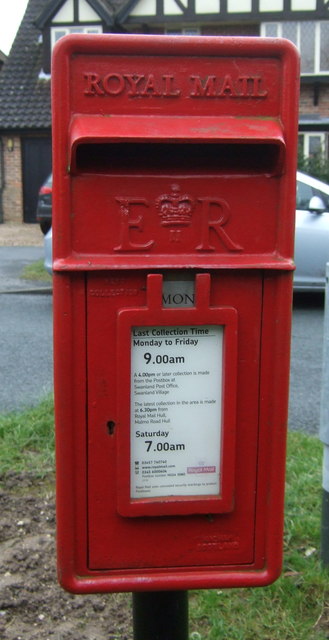 Close up, Elizabeth II postbox on Dale... © JThomas cc-by-sa/2.0 ...