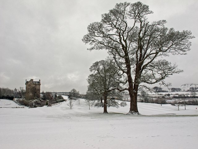 Snow on Niddry Castle golf course