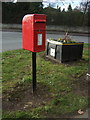 SE9427 : Elizabeth II postbox on Main Street, Elloughton by JThomas