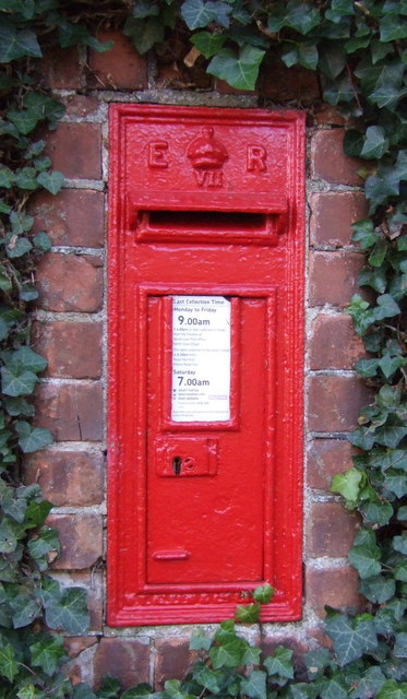 Edward VII postbox on Nordham, North Cave
