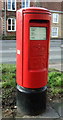 SE9231 : Elizabeth II postbox on Market Place, South Cave by JThomas