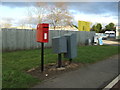 SE9526 : Elizabeth II postbox on Wiske Avenue, Brough by JThomas