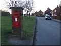 SE9426 : Elizabeth II postbox on Humber Crescent, Brough by JThomas