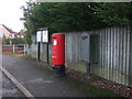 SE9527 : Elizabeth II postbox on Welton Low Road, Elloughton by JThomas