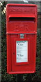 SE9231 : Close up, Elizabeth II postbox on Little Wold Lane, South Cave by JThomas
