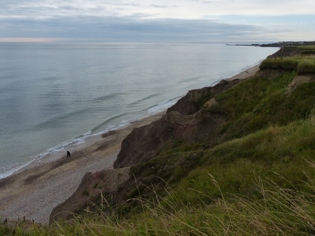 Cliffs and beach north of Seaham © Mat Fascione cc-by-sa/2.0 ...