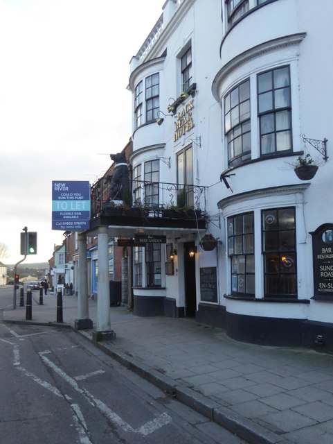 Black Bear Hotel, Wareham © David Smith cc-by-sa/2.0 :: Geograph