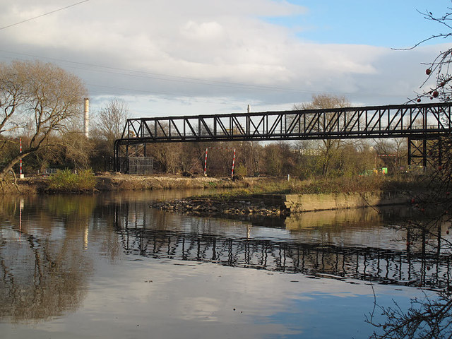 Pipe bridge at Knowsthorpe, looking east