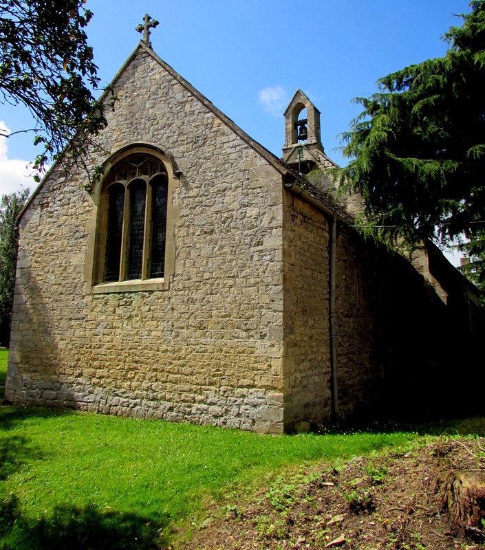 East side of St Andrew's Church,... © Jaggery cc-by-sa/2.0 :: Geograph ...