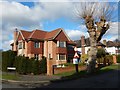 Woking - Detached Houses in Private Road