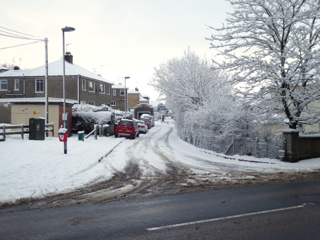 Snow, Woodvale Avenue, Omagh © Kenneth Allen Cc-by-sa 2.0 :: Geograph 