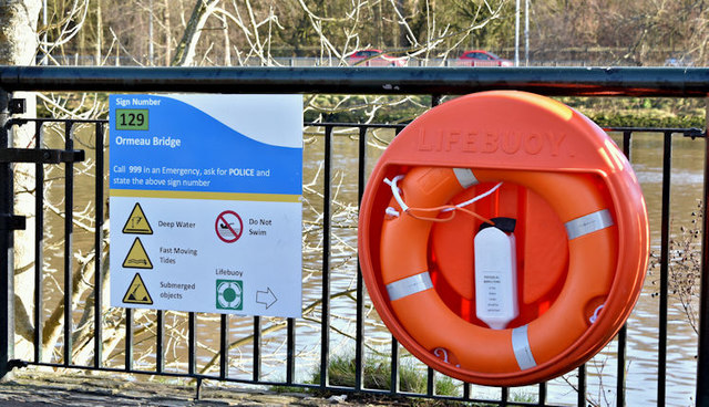 Water safety sign, Ormeau Bridge, Belfast - February 2018(1)