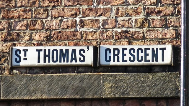 Sign for St. Thomas' Crescent, NE1