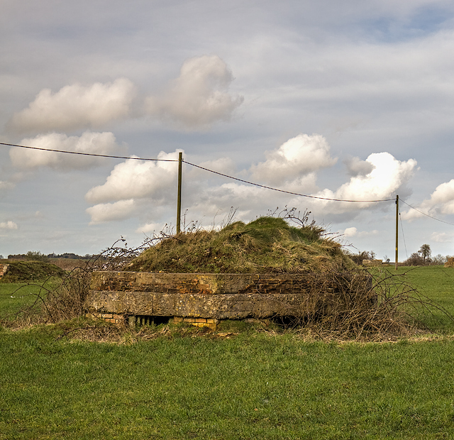 WWII Somerset: a walk around the airfield of RAF Charmy Down - pillbox #6  (22)