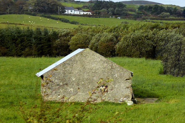 Stone Barn beside the R242 near Umgall
