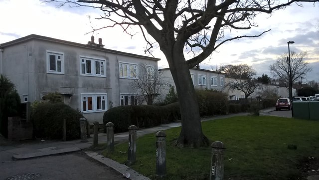 Flat-roofed houses on Tunnel Gardens, Bounds Green