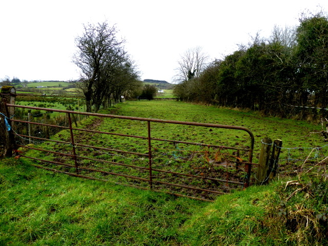 Rusty gate, Lisnaharney © Kenneth Allen cc-by-sa/2.0 :: Geograph Ireland