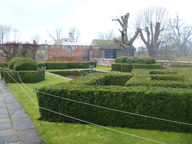 Avebury Manor gardens [1]