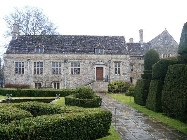 Avebury Manor [2]