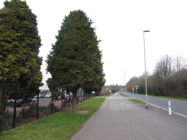 Shared cycle- and footpath in Stoke Gifford