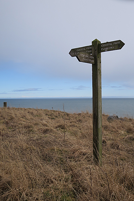 Waymarker © Anne Burgess cc-by-sa/2.0 :: Geograph Britain and Ireland