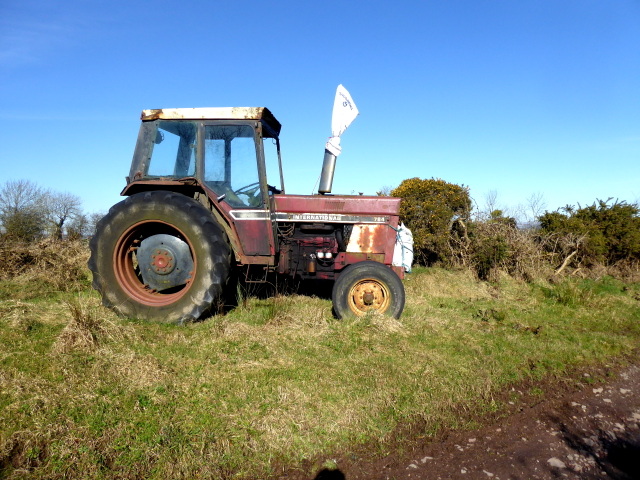 Rusty tractor, Beltany
