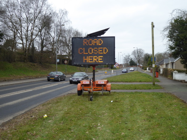 "Road closed here", Cranny