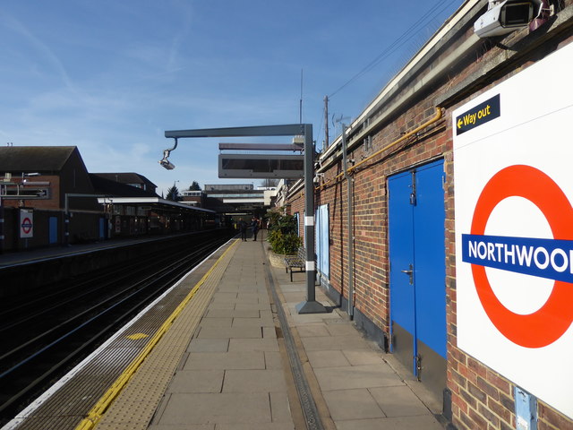 Northwood station © Marathon cc-by-sa/2.0 :: Geograph Britain and Ireland