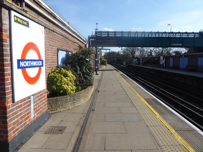 Northwood station © Marathon cc-by-sa/2.0 :: Geograph Britain and Ireland