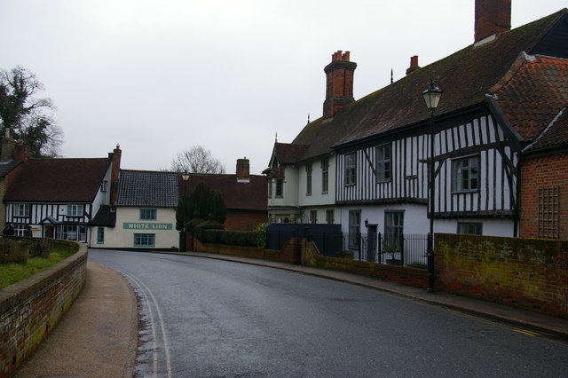 London Road, Halesworth, passing the churchyard