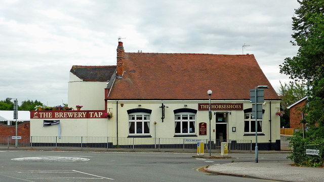 The Horseshoes in Chilvers Coton,... © Roger Kidd cc-by-sa/2.0 ...