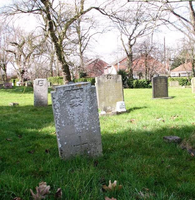 The Grave Of Arthur And Beatrice Louisa © Evelyn Simak Geograph