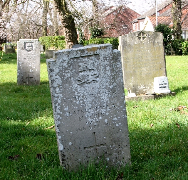 The Grave Of Arthur And Beatrice Louisa © Evelyn Simak Cc By Sa20