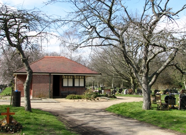 Path In Earlham Road Cemetery © Evelyn Simak Cc By Sa 2 0 Geograph