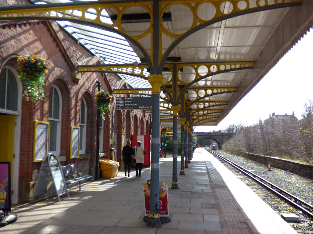 Ormskirk Station, The Liverpool End © Stephen Craven Cc-by-sa/2.0 ...