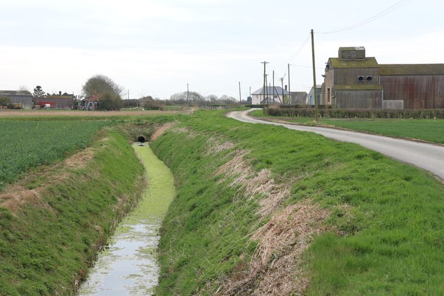 Drainage ditch near Priory Farm © Oast House Archive cc-by-sa/2.0