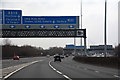 TQ0477 : London Borough of Hillingdon : M25 Motorway by Lewis Clarke