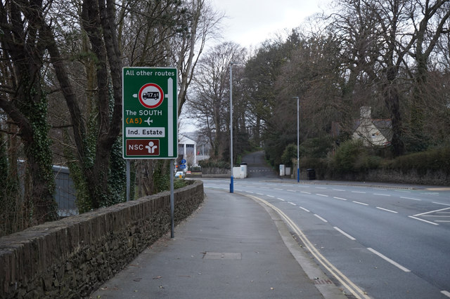 Peel Road, Douglas © Ian S cc-by-sa/2.0 :: Geograph Britain and Ireland