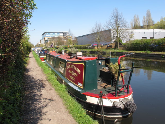 "Calamity j'aime" narrowboat on Grand Union Canal