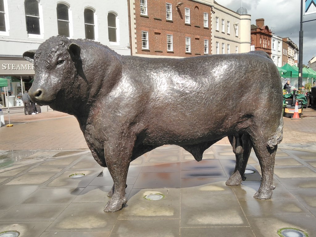 Sculpture of a Hereford Bull © Philip Halling cc-by-sa/2.0 :: Geograph ...